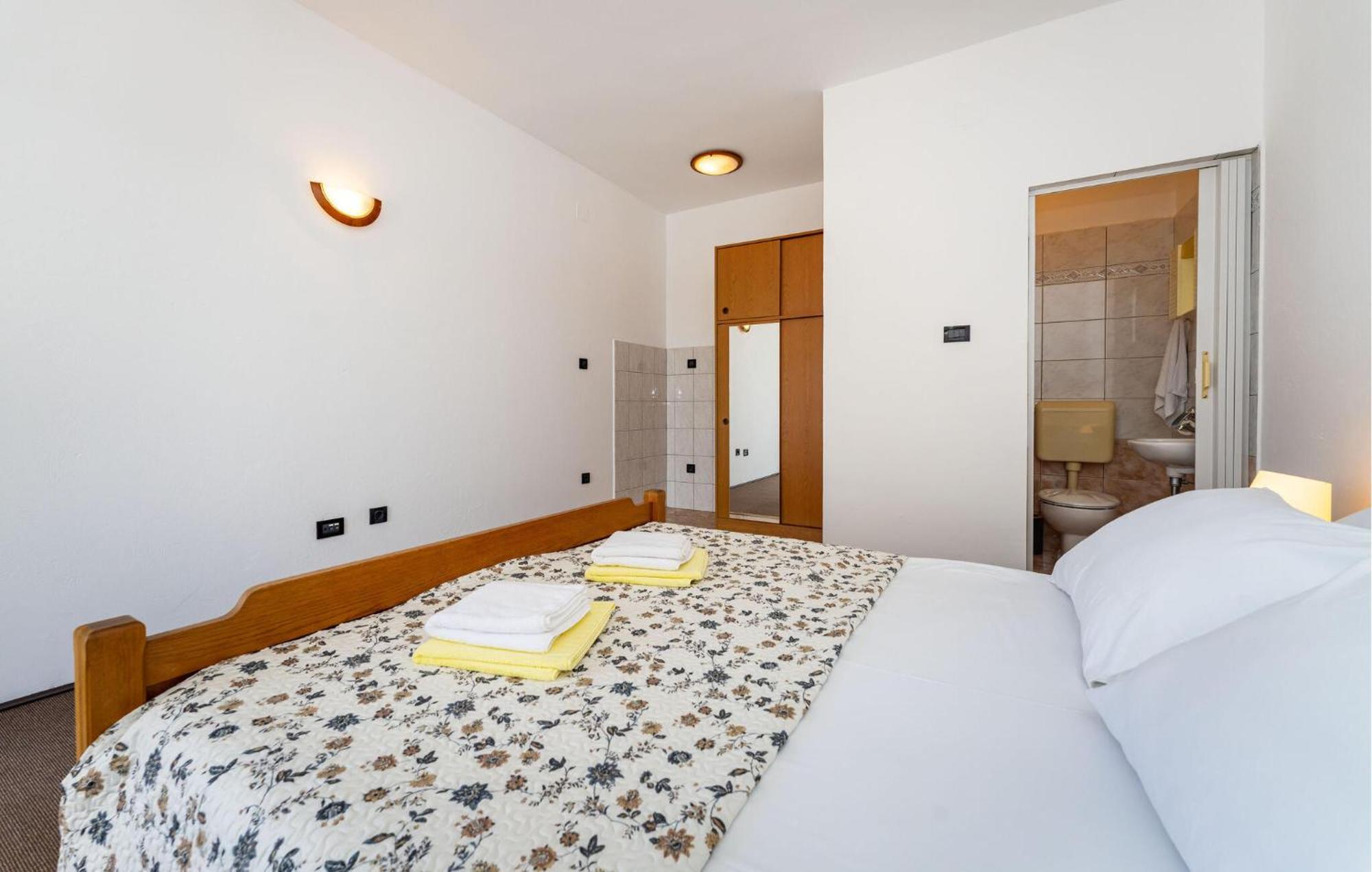 Beautiful Apartment In Galovac With Kitchen Luaran gambar