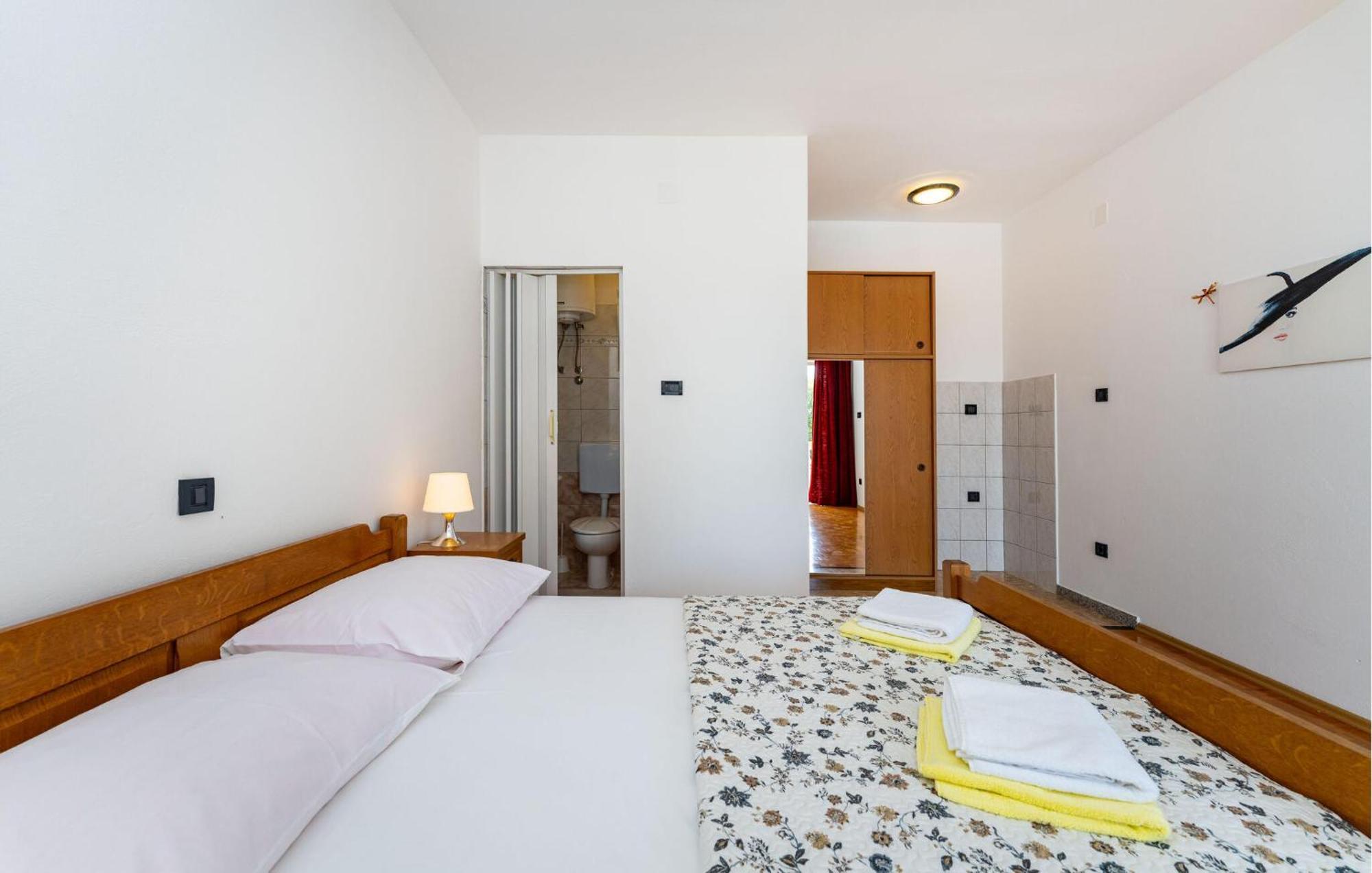 Beautiful Apartment In Galovac With Kitchen Luaran gambar