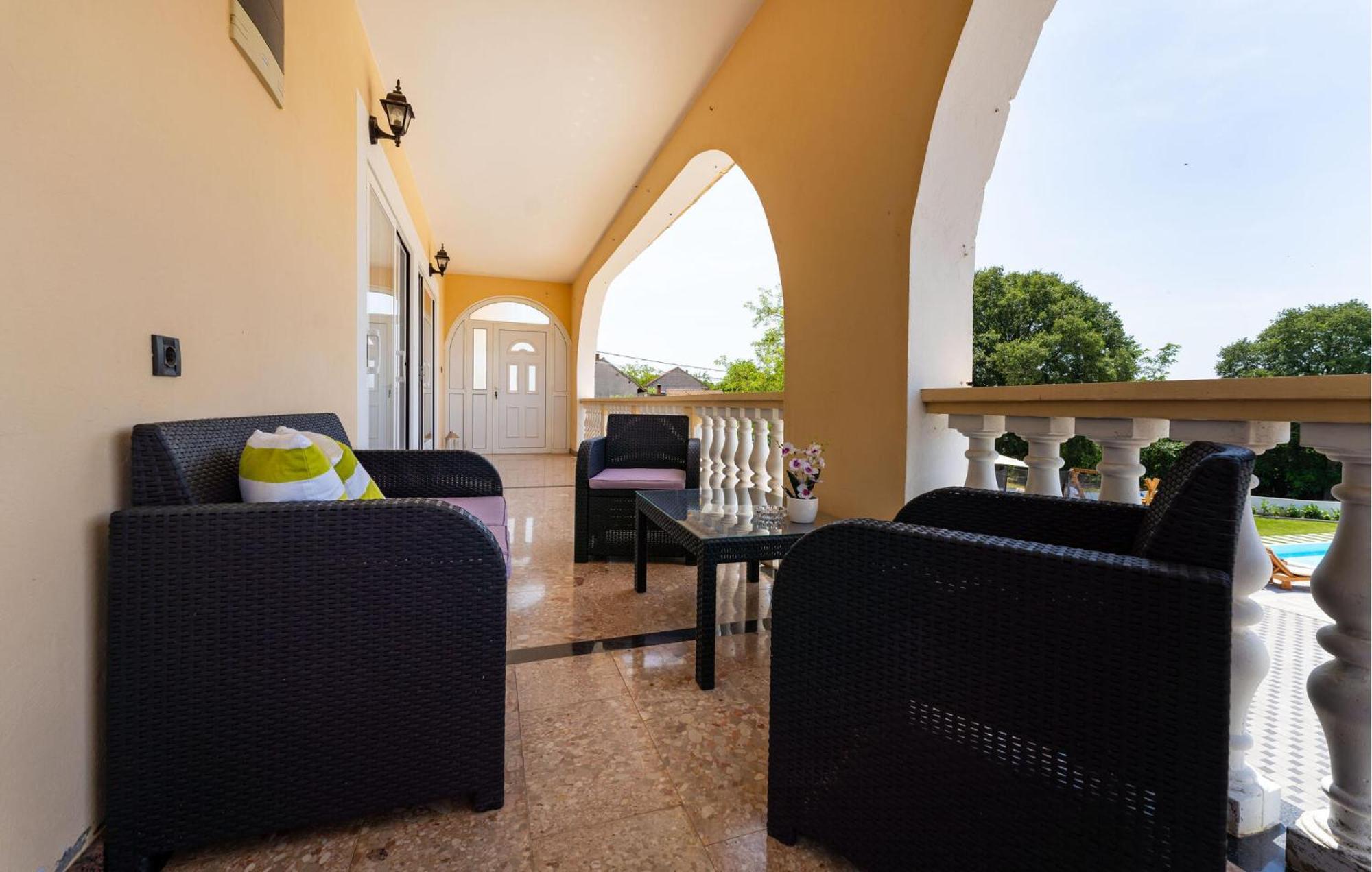 Beautiful Apartment In Galovac With Kitchen Luaran gambar