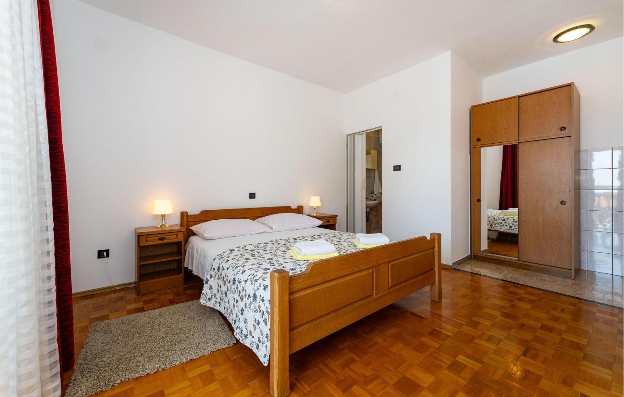 Beautiful Apartment In Galovac With Kitchen Luaran gambar