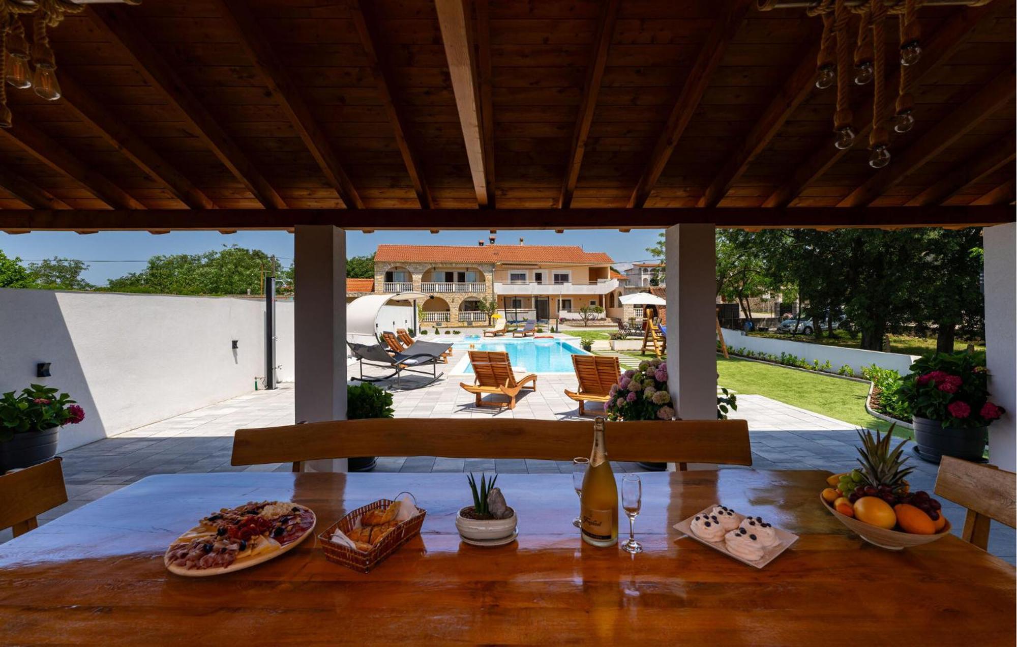 Beautiful Apartment In Galovac With Kitchen Luaran gambar