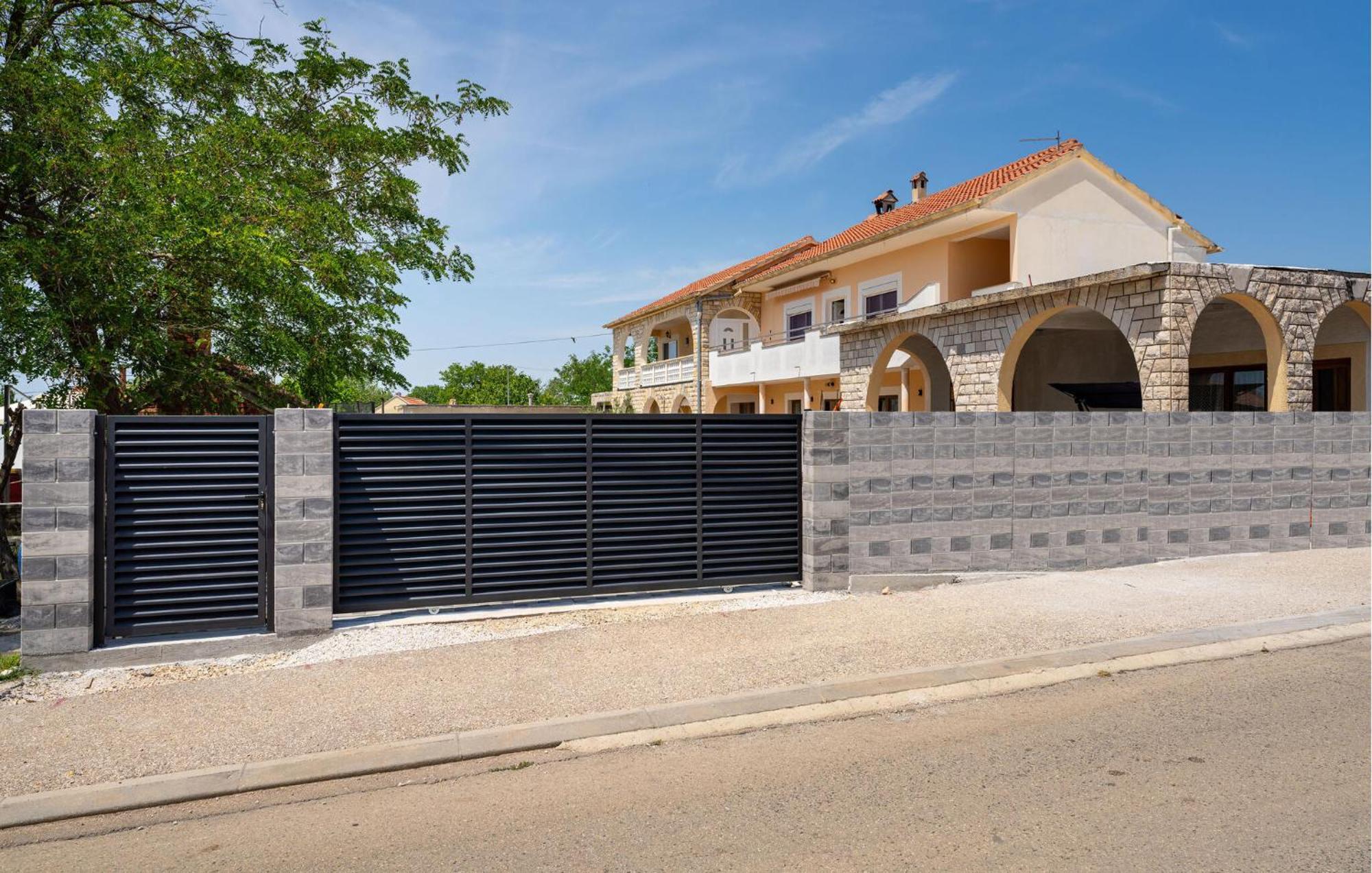 Beautiful Apartment In Galovac With Kitchen Luaran gambar