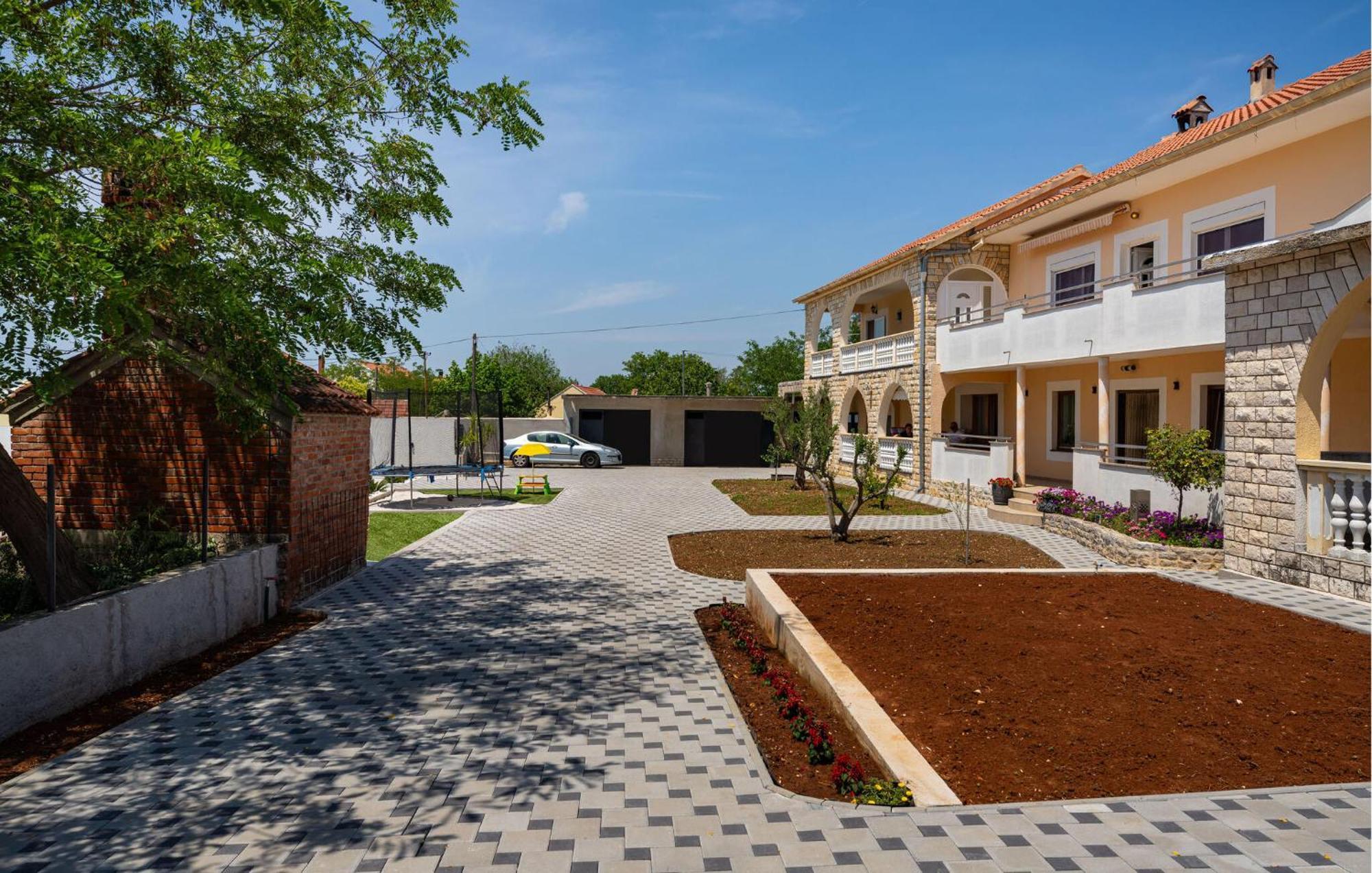 Beautiful Apartment In Galovac With Kitchen Luaran gambar