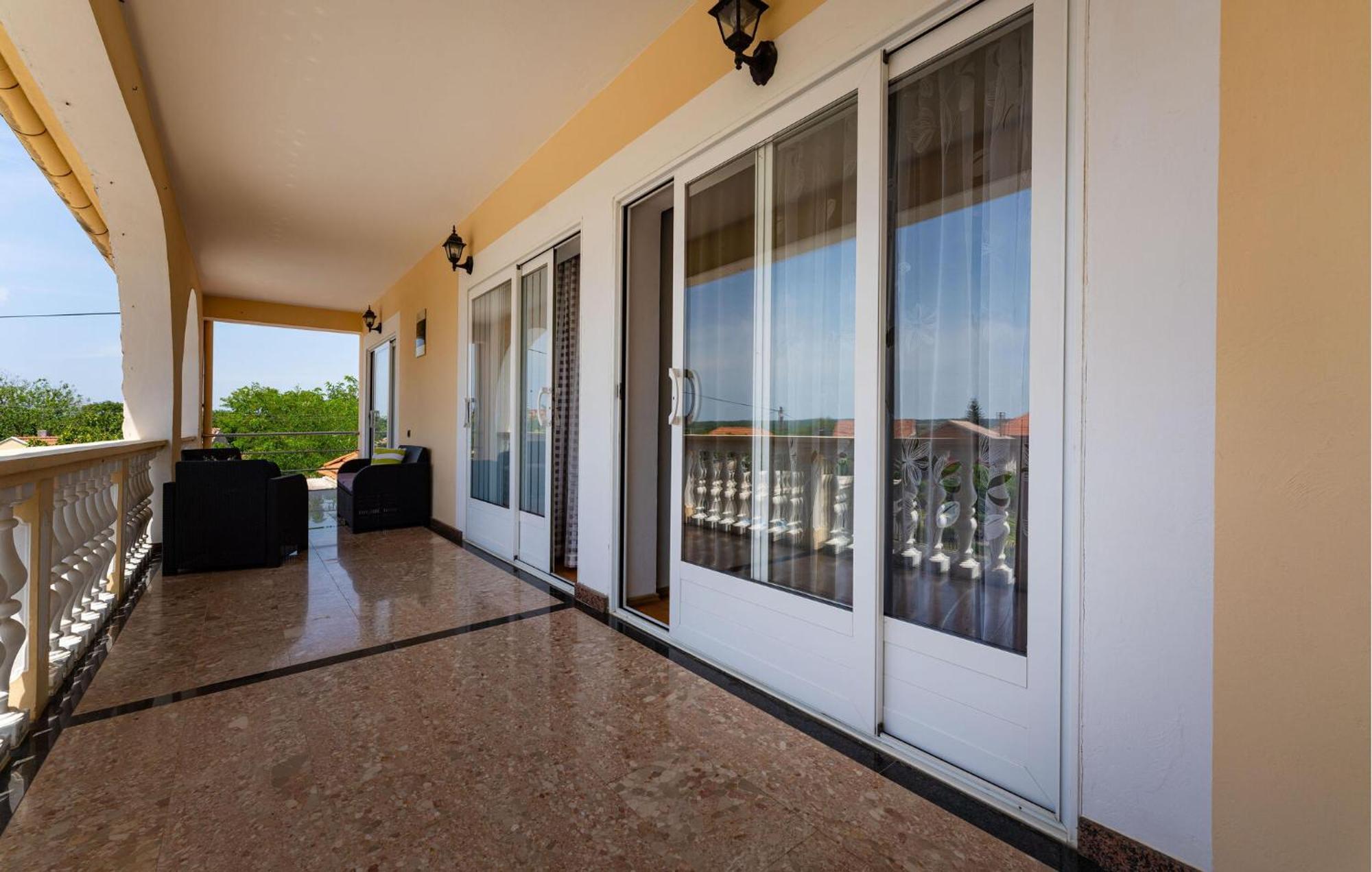 Beautiful Apartment In Galovac With Kitchen Luaran gambar